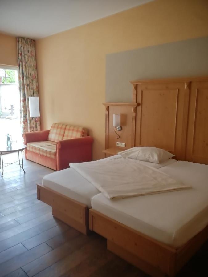 Gaestehaus Ressler Harxheim Exteriör bild
