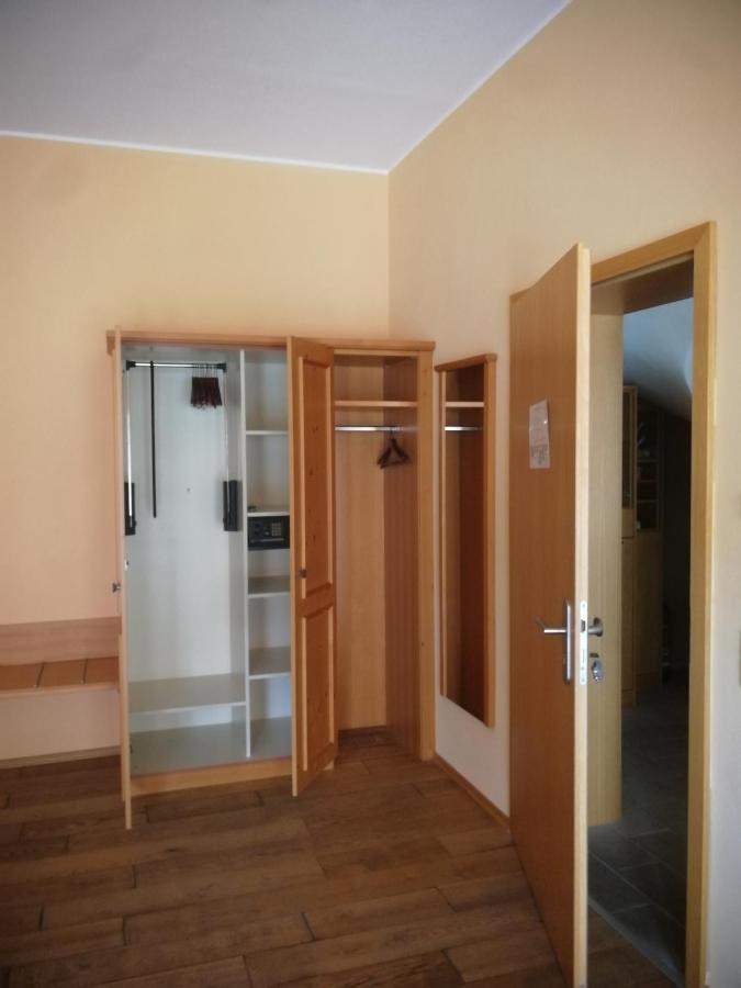 Gaestehaus Ressler Harxheim Exteriör bild