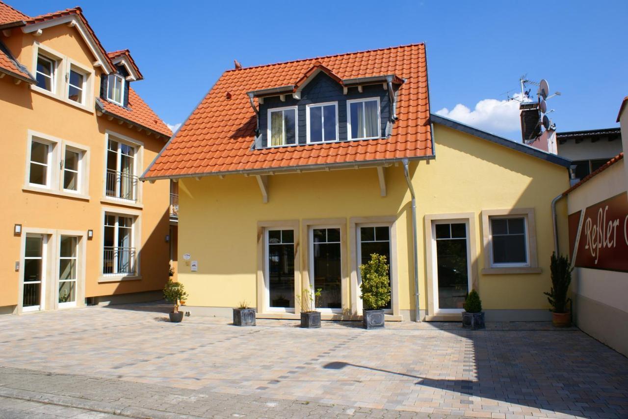 Gaestehaus Ressler Harxheim Exteriör bild